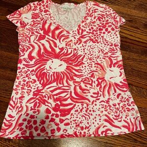 Lilly Pulitzer V-neck tshirt